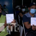 Personas de 30 años a más se inmunizan contra el COVID-19