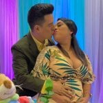 Osmán Flores, presentador de tv, anunciando que será papá