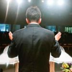 ¡El infierno en vivo! Reveló los secretos «más oscuros» de su padre pastor ¡El infierno en vivo! Reveló los secretos "más oscuros" de su padre pastor