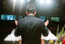 ¡El infierno en vivo! Reveló los secretos «más oscuros» de su padre pastor ¡El infierno en vivo! Reveló los secretos "más oscuros" de su padre pastor