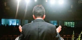 ¡El infierno en vivo! Reveló los secretos "más oscuros" de su padre pastor