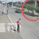 Hombre cae de una escalera en un poste ubicado en Ciudad Sandino