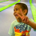 "Limpio mi cuarto y lavo platos": Dulce niño busca familia adoptiva