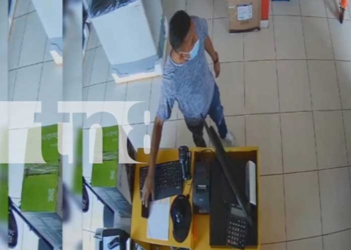 Robo descarado de celular en un negocio de Carazo