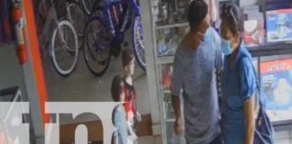 Robo descarado de celular en un negocio de Carazo
