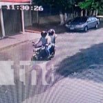 Delincuentes a punta de pistola roban motocicleta en la Colonia 10 de Junio Delincuentes a punta de pistola roban motocicleta en la Colonia 10 de Junio
