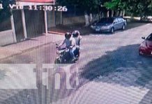 Delincuentes a punta de pistola roban motocicleta en la Colonia 10 de Junio Delincuentes a punta de pistola roban motocicleta en la Colonia 10 de Junio