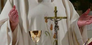 ¡Clase bendición! Párroco usaba el dinero de ofrendas para orgías sexuales