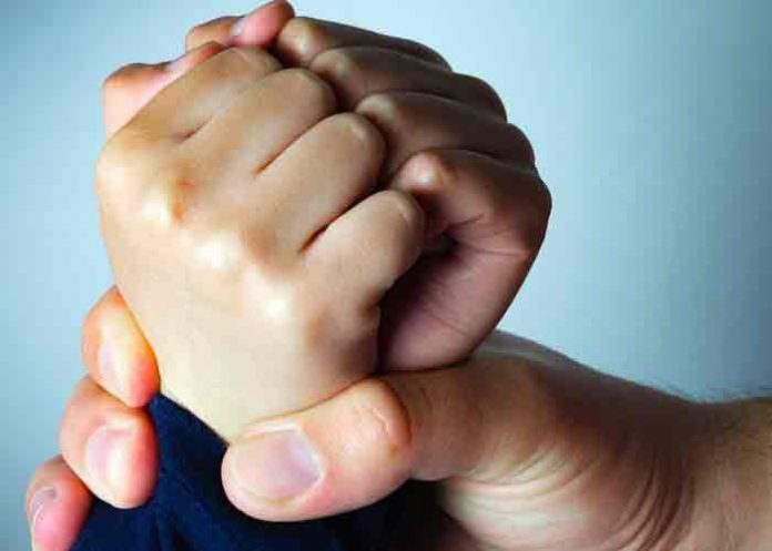 secadora-portada- Arrestan a hombre por meter a su niña en una secadora en EE.UU.