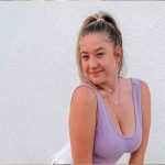 Cantante gasta $10,000 para reducir sus senos; le volvieron a crecer
