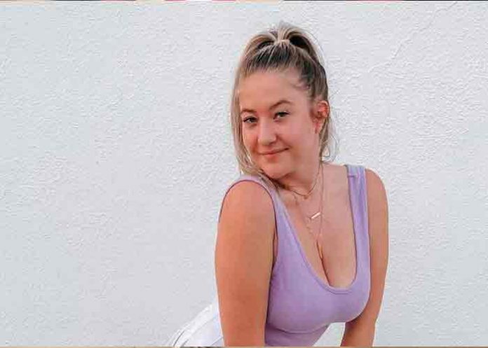 Cantante gasta $10,000 para reducir sus senos; le volvieron a crecer