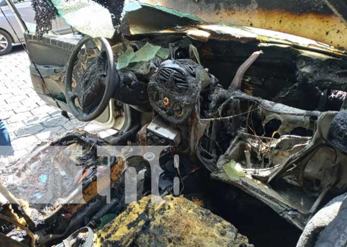 En 'cenizas' le queda el taxi a un cadete en Managua
