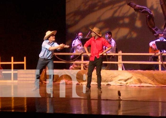 Homenaje en el Teatro Rubén Darío