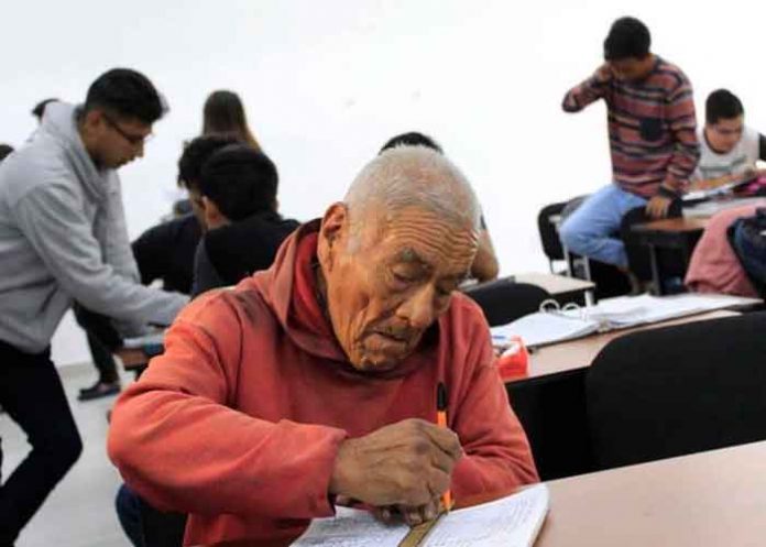 ¡Nunca es tarde! Se graduó como ingeniero y ahora quiere la maestría