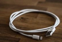 Un cable USB