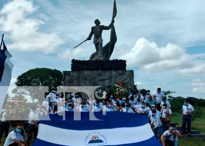 Depositan ofrenda floral en monumentos de la Hacienda San Jacinto