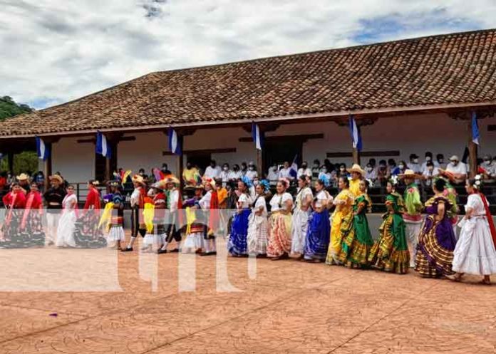 Lanzamiento de concurso sobre trajes en honor a la patria