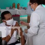 Ciudadanos mayores de edad acuden por su vacuna en Managua Aplicación de la vacuna contra el COVID-19 en Managua