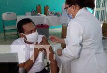 Ciudadanos mayores de edad acuden por su vacuna en Managua Aplicación de la vacuna contra el COVID-19 en Managua