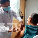 Aplican la segunda dosis de la vacuna Sputnik V en municipios de Río San Juan Personas recibiendo su segunda dosis de la vacuna Sputnik V