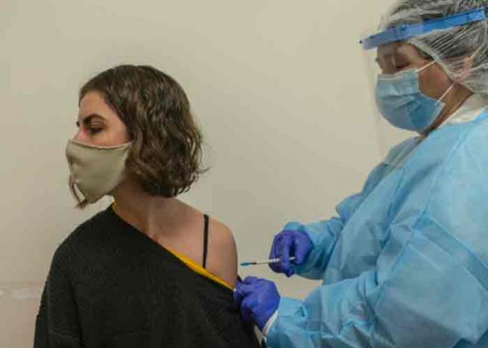 ¿Qué tan contagiosa es la variante Delta aunque estemos vacunados?