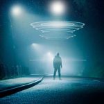 «Hombre del futuro» alerta de extraterrestres, huracanes y monos que hablan "Hombre del futuro" alerta de extraterrestres, huracanes y monos que hablan