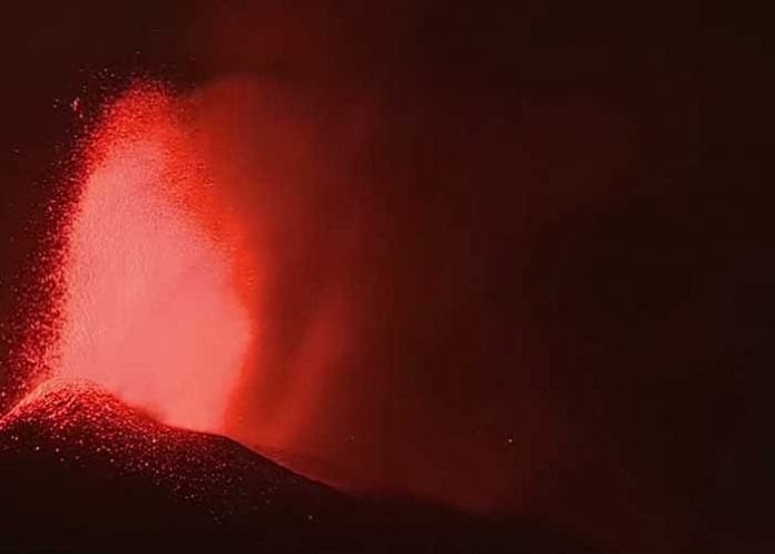 Continúa erupción volcánica y se registra un nuevo sismo en la isla La Palma