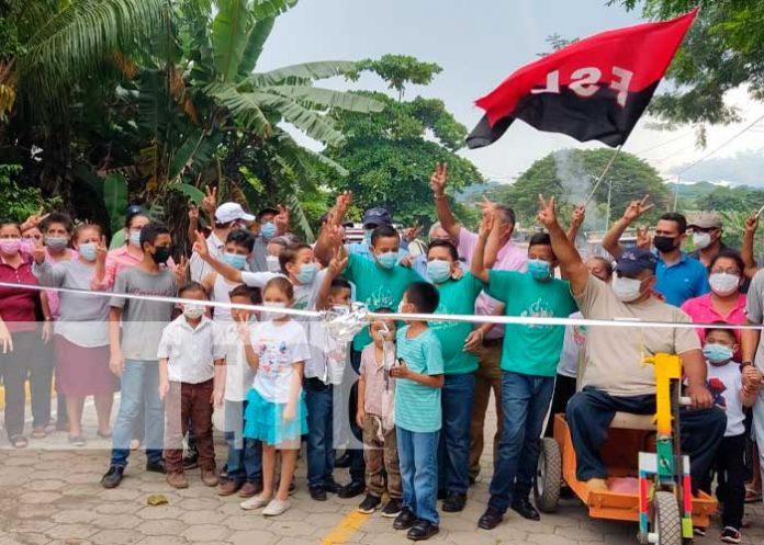 nicaragua, juigalpa, calles para el pueblo,