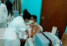 Personas mayores de 30 años recibieron la vacuna contra el COVID-19 Personas mayores de 30 años recibieron la vacuna contra el COVID-19