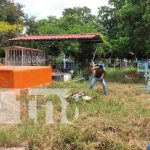 En Tipitapa autoridades realizan limpieza y fumigación en los cementerios ALMA realiza limpieza y fumigación en cementerios de Tipitapa