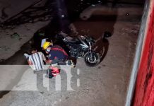 Motociclistas vivos de milagro al caer en un cauce nicaragua, managua, accidente,