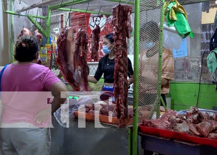 1 Comerciantes del mercado Periférico les ofrecen promociones en sus productos