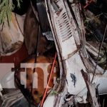 Camión termina en un guindo por desperfectos mecánicos en Nueva Guinea