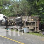 Camión cargado de plátanos se vuelca en la Isla de Ometepe Camión cargado de plátanos se vuelca en la Isla de Ometepe