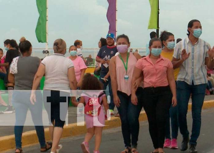 Realizan show de imitadores en el Puerto Salvador Allende