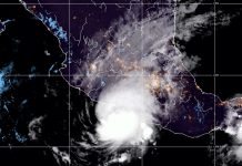 El huracán Rick toca tierra en el estado mexicano de Guerrero