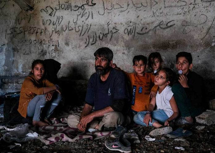 1 Una familia afgana vende a su bebé para evitar morir de hambre.