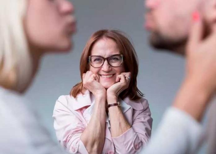 El 26 de octubre se celebra el Día Mundial de la Suegra, ¿Cuál es su origen?.