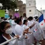 Enfermeras de Panamá exigen en una manifestación el cumplimiento de promesa salarial Enfermeras de Panamá exigen en una manifestación el cumplimiento de promesa salarial.