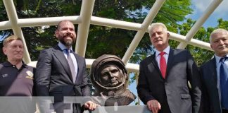 Realizan develación del busto en honor al cosmonauta Yuri Gagarin