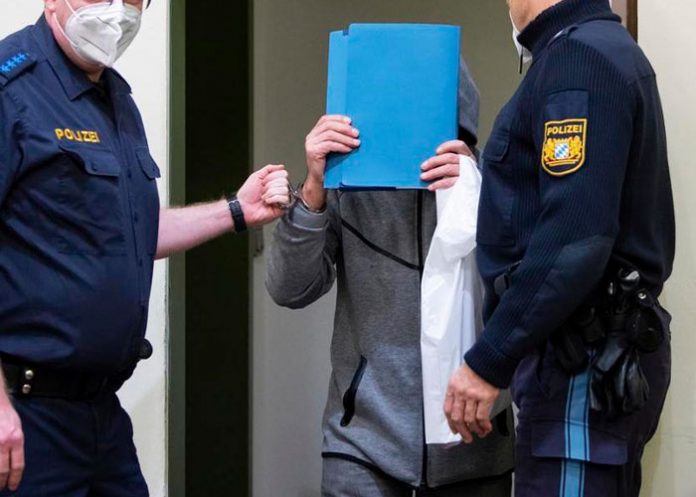 Electricista mata a un hombre y castra a otros en su cocina en Alemania