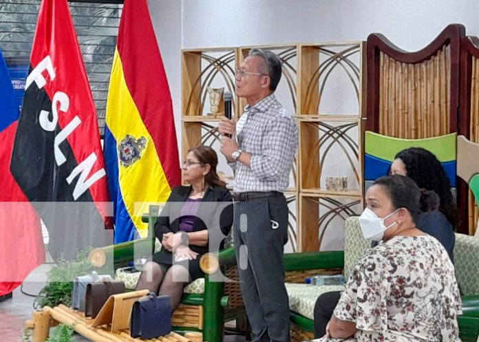 1 32 nicaragüenses culminan el taller de industrialización de Bambú