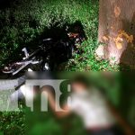 Motociclista pierde el control y se estrella contra un árbol en Juigalpa Motociclista pierde el control y se estrella contra un árbol en Juigalpa, Chontales