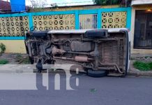 Motociclista gravemente lesionado al ser arrollado por un microbús Motociclista gravemente lesionado al ser arrollado por un microbús