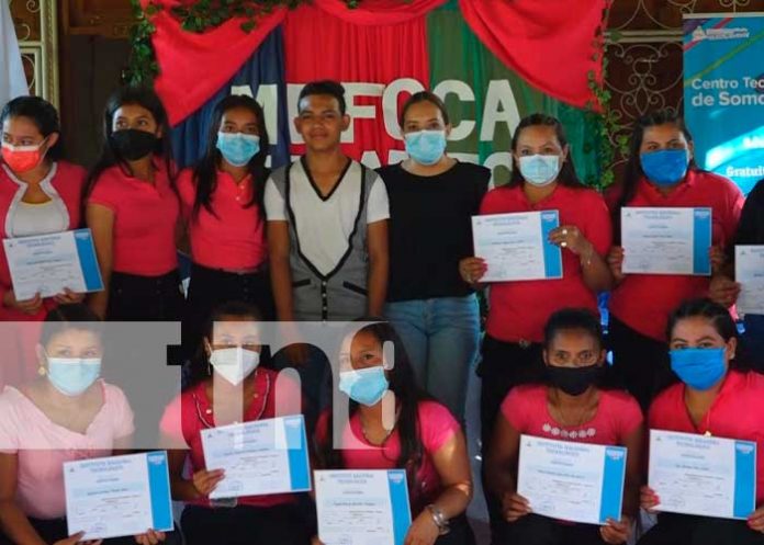 Certifican a protagonista de Totogalpa en curso de administración de pequeños negocios