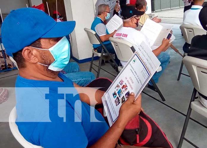 MIGOB Y PGR Entregan títulos de propiedad a retirados del MININ Y EPS