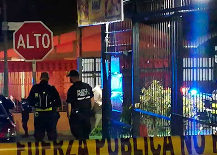 Acribillan a un hombre mientras caminaba en Costa Rica.