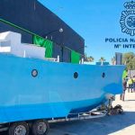 Capturan un «narcosubmarino» frente al Pacífico colombiano Un antiguo velero ecuatoriano captura un "narcosubmarino" frente al Pacífico colombiano