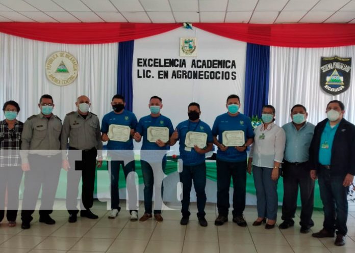 2 Privados de libertad reciben reconocimiento por ser excelencia académica en Tipitapa