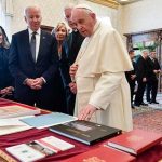 Presidente Joe Biden se reúne con el papa Francisco ante la cumbre del G20 en Roma.